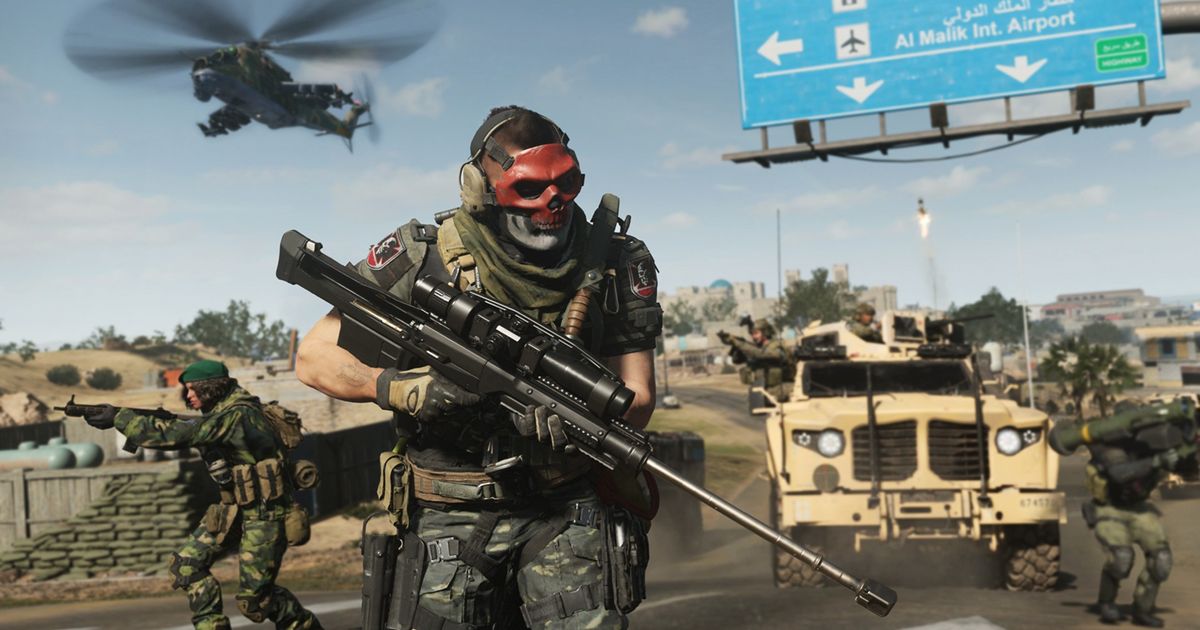 Modern Warfare 2 Oyuncu Keskin Nişancı Tüfeği tutuyor