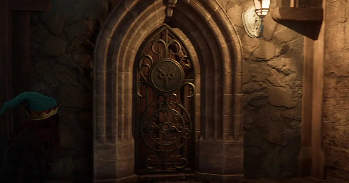 One of the Clock Tower doors in Hogwarts Legacy.