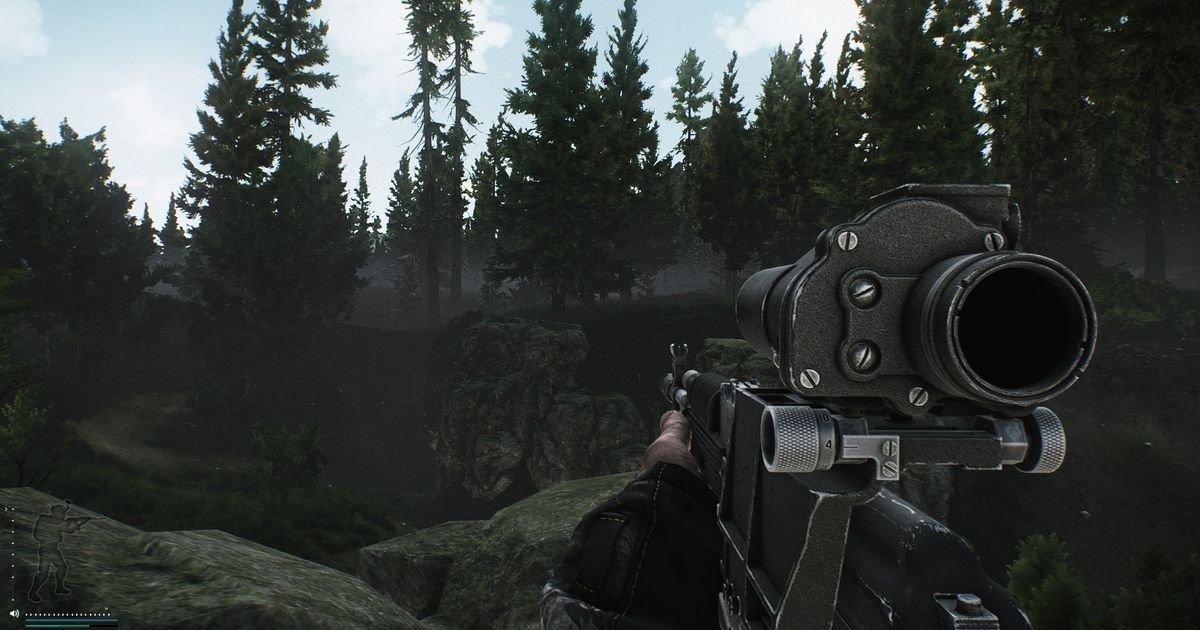 Un jugador sostiene un francotirador en el mapa del bosque en escape de Tarkov