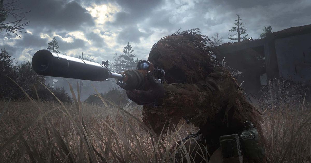 Call of Duty 4 player aiming down sights of sniper rifle while wearing ghillie suit