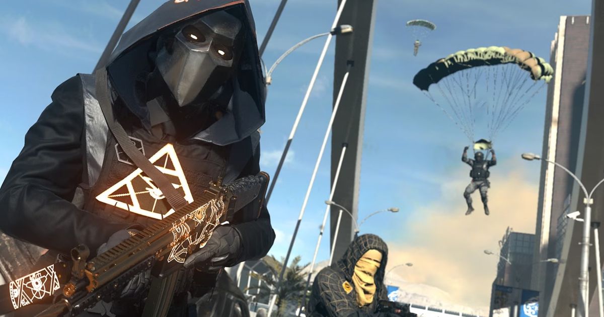 Warzone players running down a bridge while a third player parachutes down 