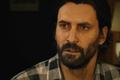 Alan Wake 2: Alan stood in front of a lamp with his mouth open