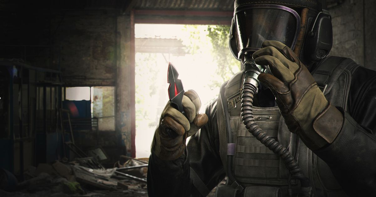 Image showing Warzone player holding Push Dagger