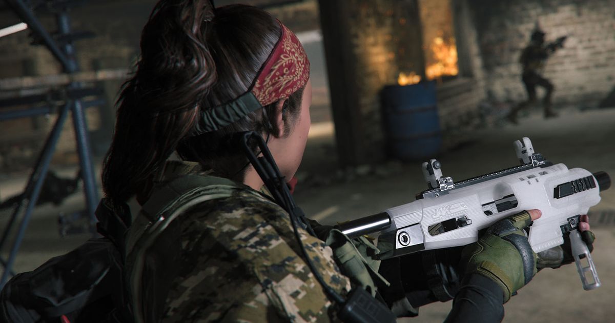Modern Warfare 3 player holding weapon conversion kit with opponent holding gun in background
