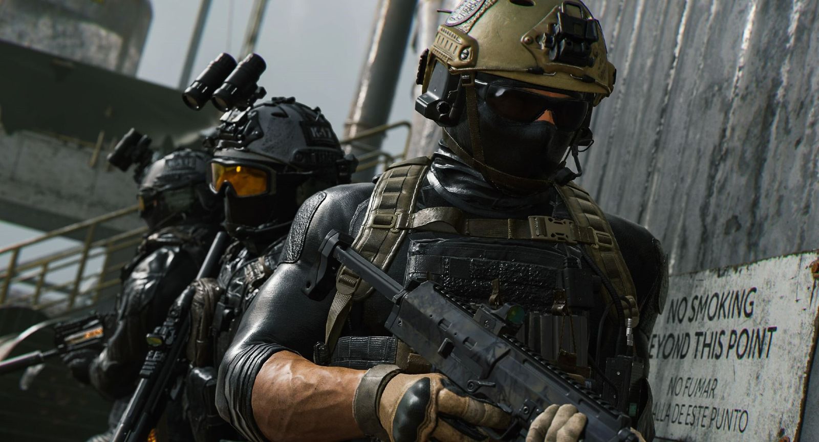 Modern Warfare 2 players standing