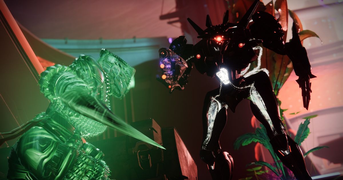 picture of a Strand guardian facing down a Vex