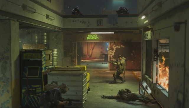 Modern Warfare 2 players fighting in corridor
