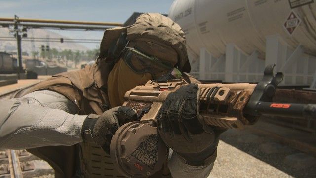 Screenshot of Modern Warfare 2 player aiming down sights of an assault rifle