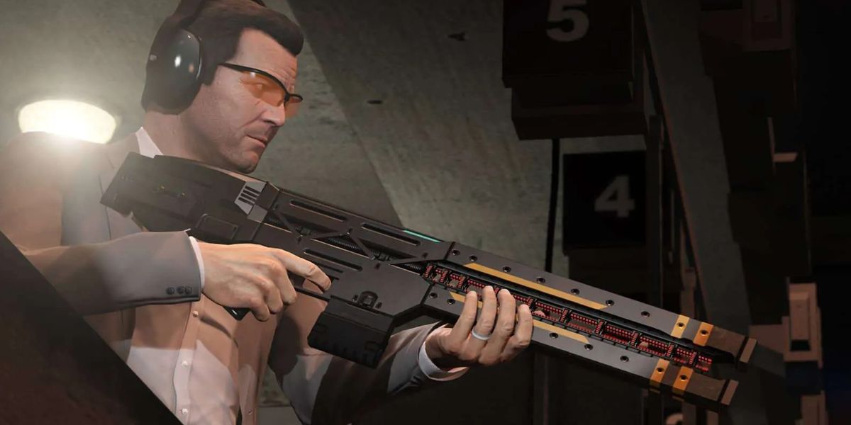 GTA Online Michael holding Railgun