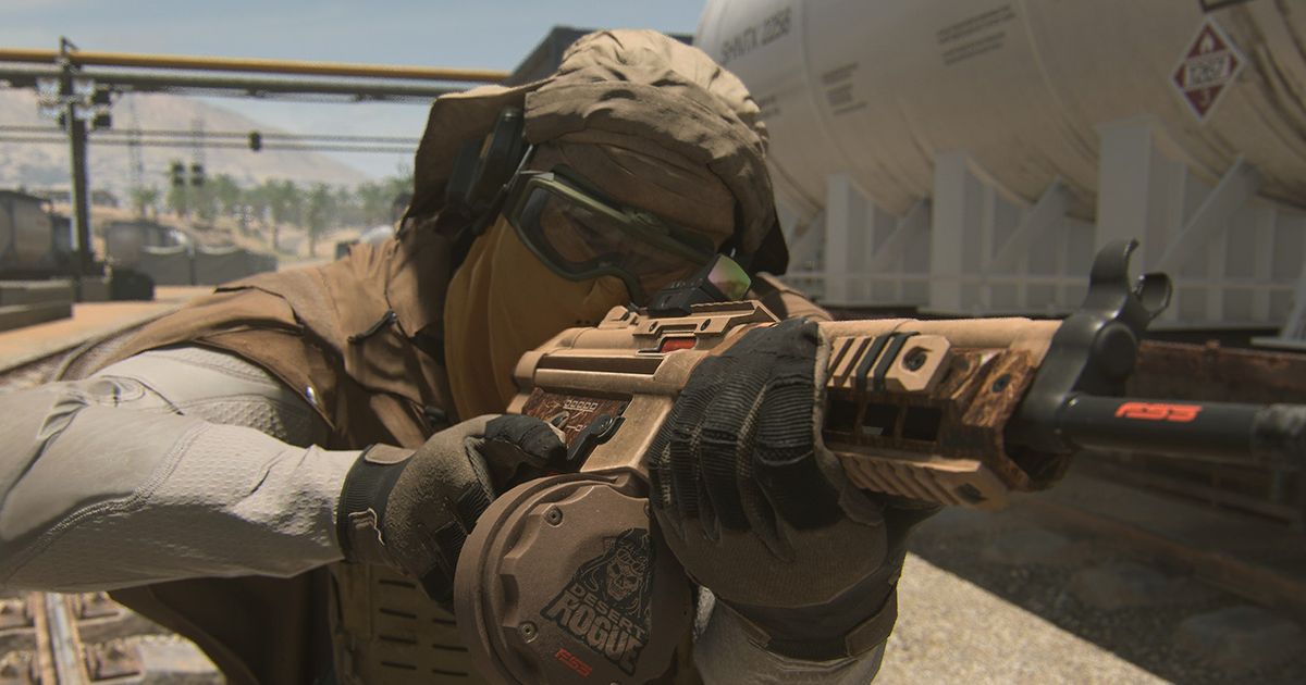 Warzone 2 player aiming down sights of gun