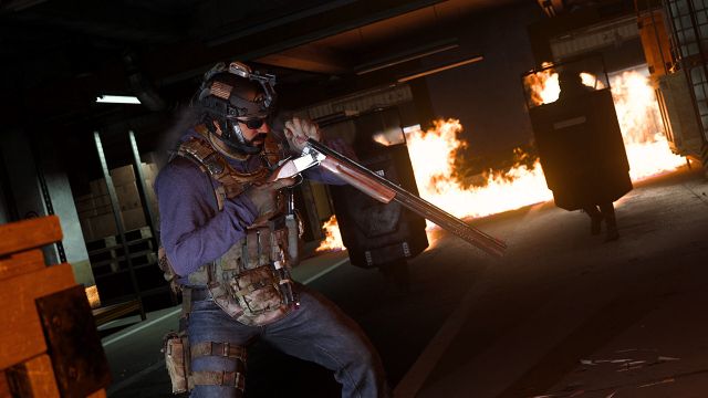 Image showing Modern Warfare  player reloading 725 shotgun