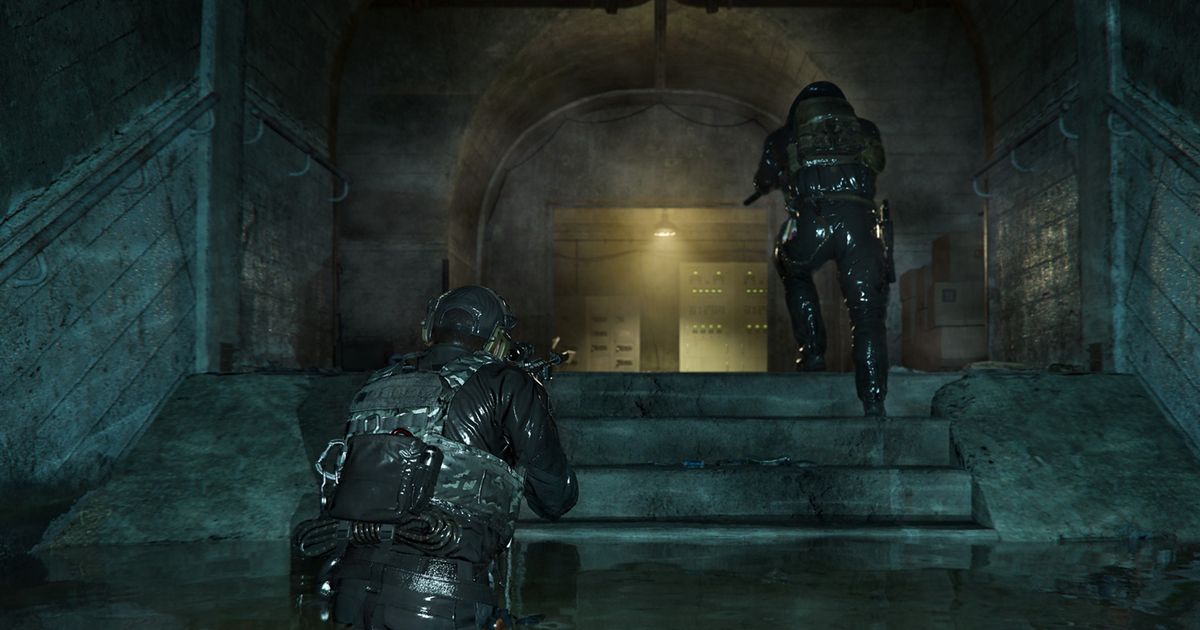 Modern Warfare 2 players climing dark staircase