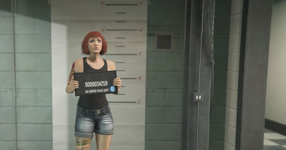 GTA Online character customisation screen. The player is holding their Police ID number. 