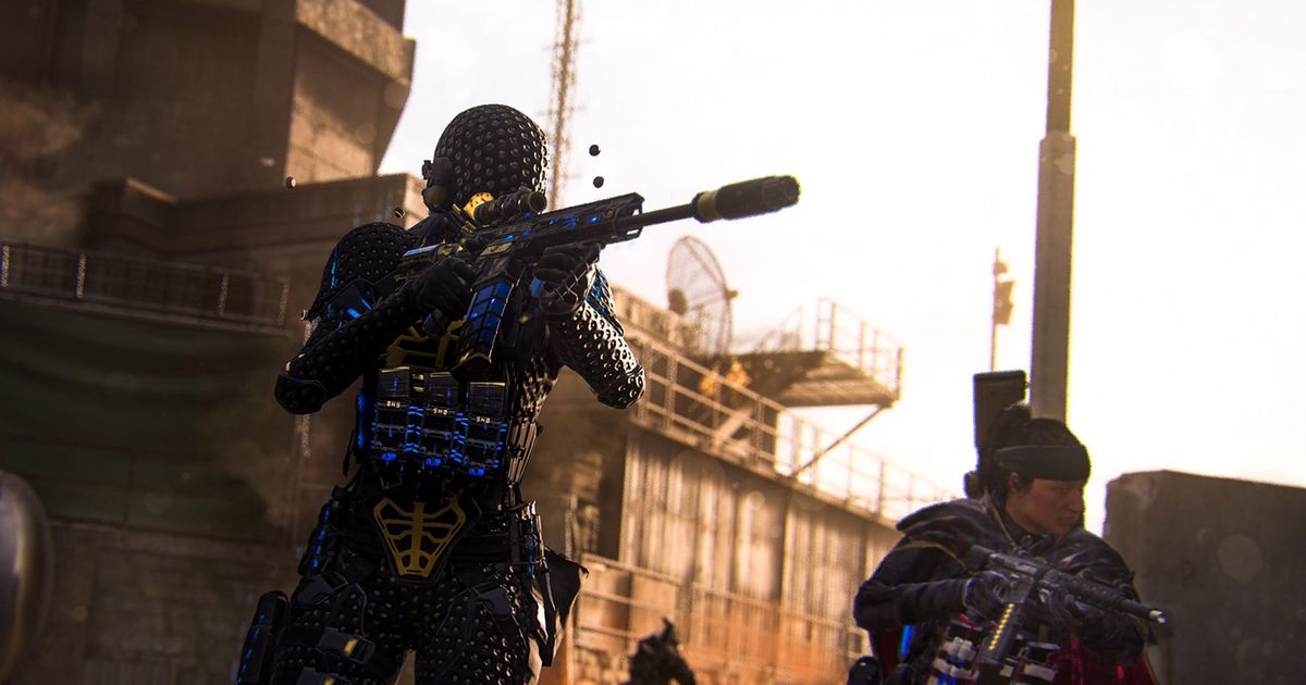 Modern Warfare 3 players aiming with assault rifles