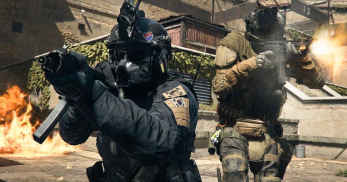 Two soldiers aiming SMGs in Call of Duty: Warzone 