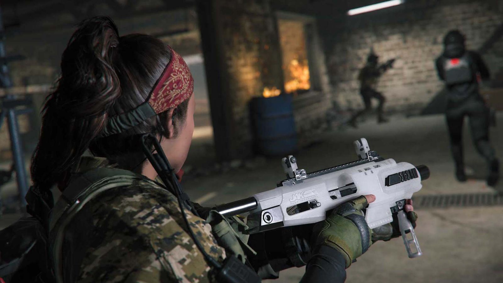 Modern Warfare 3 player carrying SMG with opponents in background