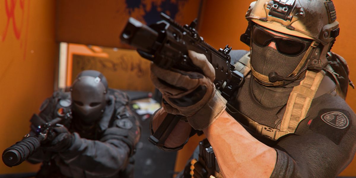 Modern Warfare 2 players aiming down sights of guns