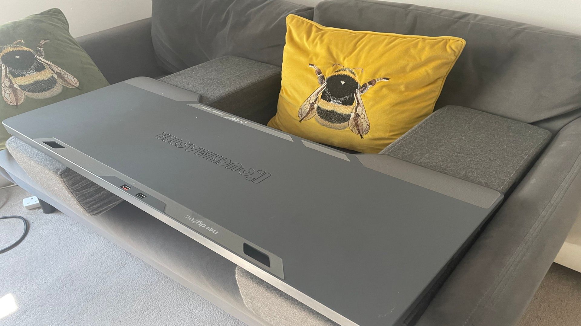 I took my couch gaming setup to the next level (Couchmaster CYCON 2) 