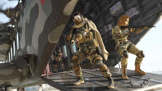 Image showing Warzone 2 players standing on plane ramp