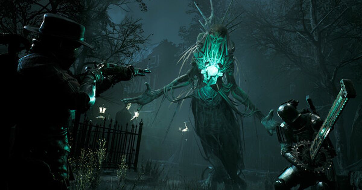 Players fighting a boss in Remnant 2.