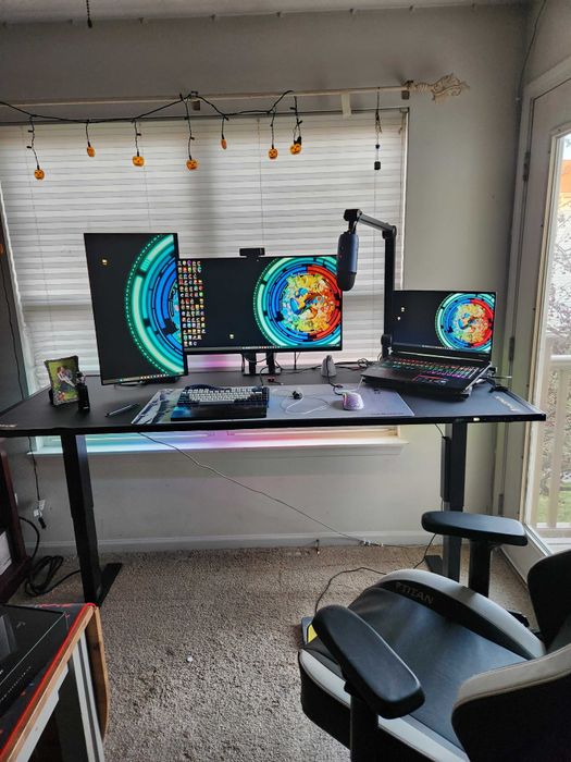 Secret Lab MAGNUS Pro XL electric standing desk review - A big package ...