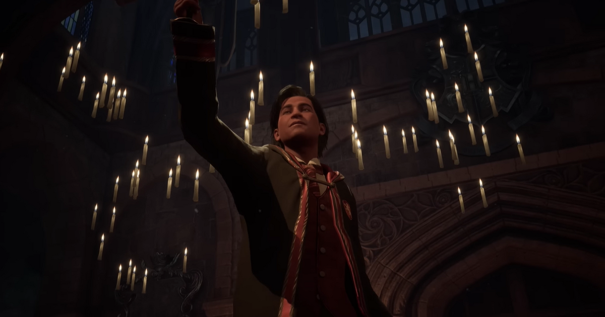 Uma captura de tela de um jogador que levanta o cálice no legado de Hogwarts