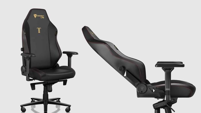 A look at the Secretlab Titan Evo 2022 in its neutral and reclined positions.