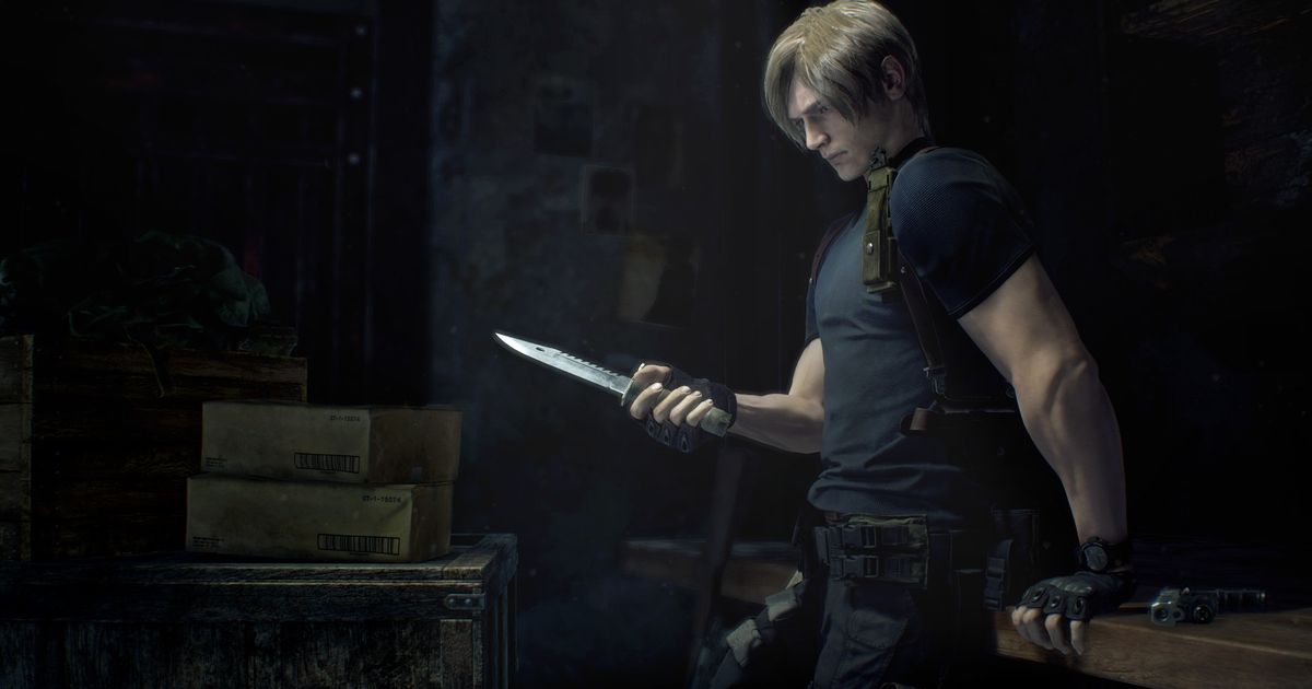 Leon holding a knife in Resident Evil 4 remake.