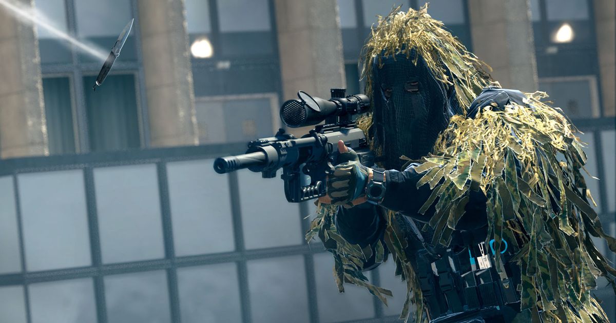 Screenshot of Modern Warfare player wearing a ghillie suit holding a sniper rifle with a throwing knife flying towards them