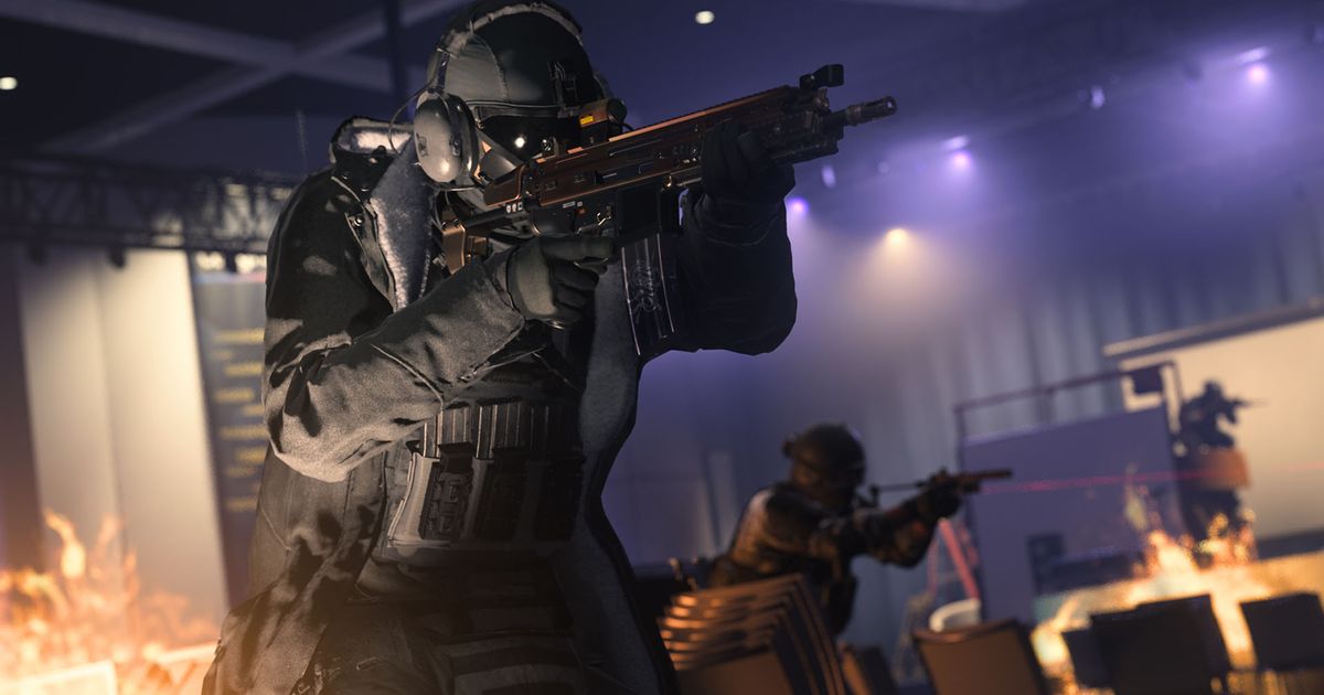 Modern Warfare 2 player aiming gun
