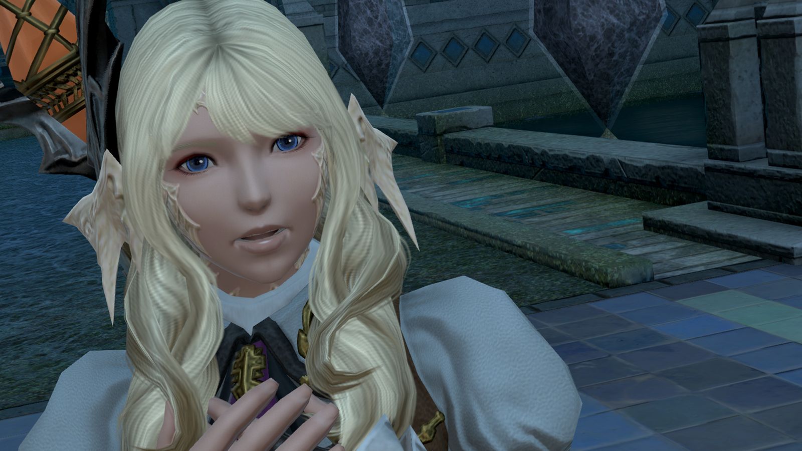 Another image from Delubrum Reginae's cutscenes, which form a part of the Shadowbringers relic weapon questline. Mikoto, an Au Ra with long blonde hair, is looking shocked.