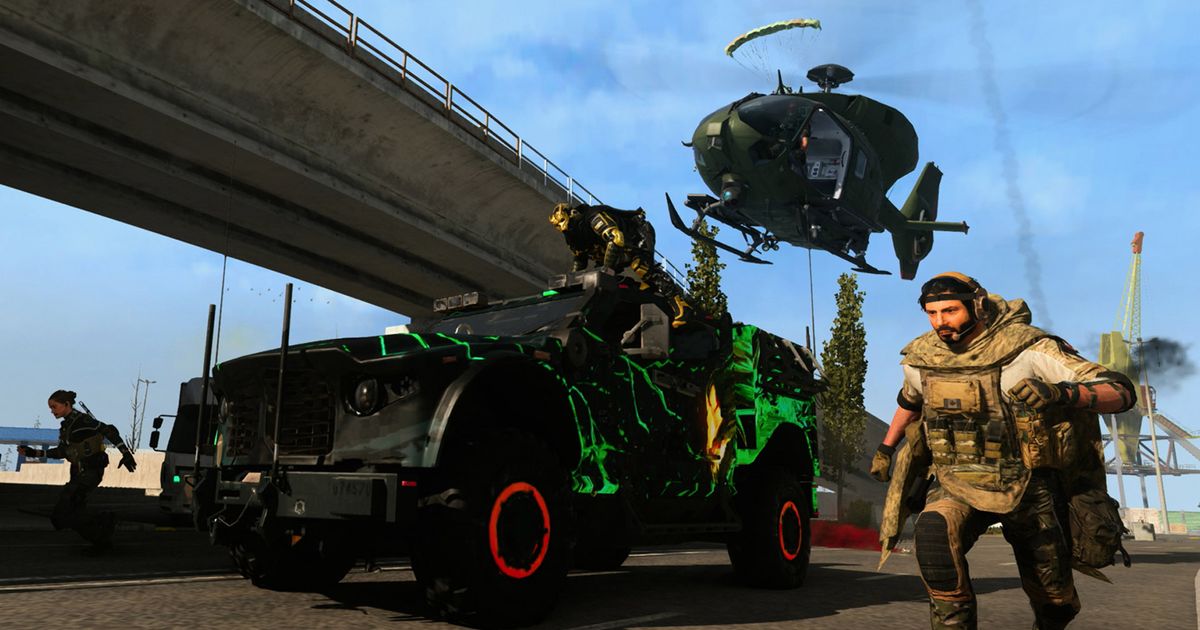 Warzone Mobile players running next to all-terrain vehicle with helicopter flying above