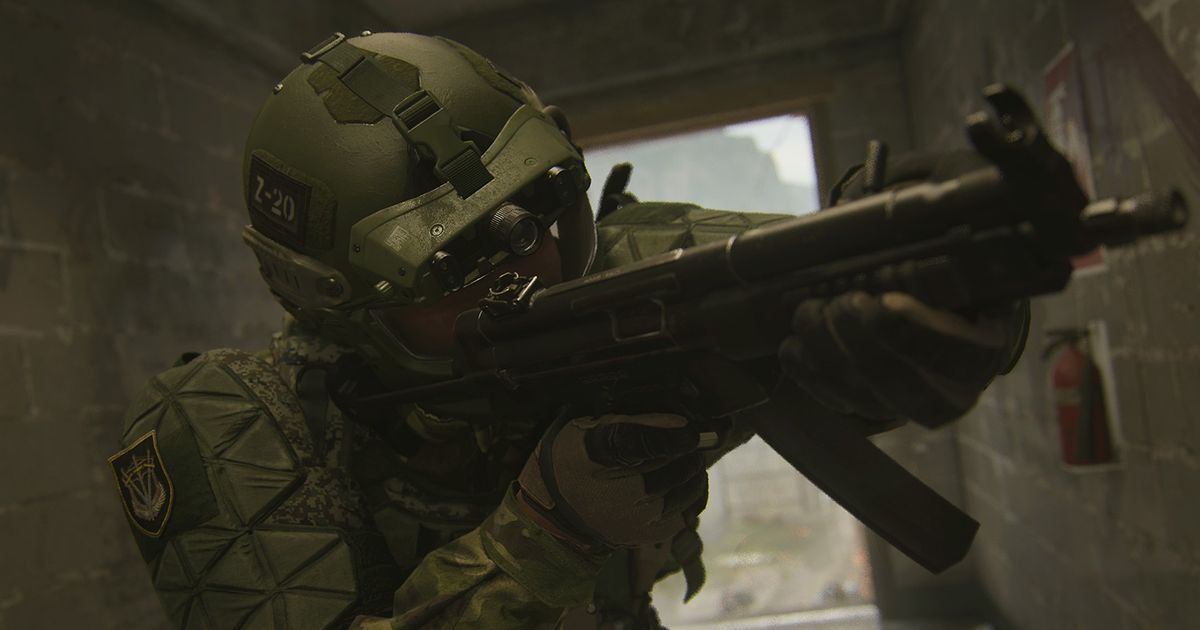 Warzone 2 player aiming down sights and leaning