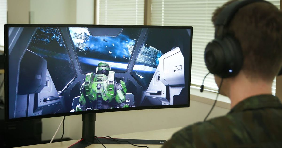A Halo Infinite PC player plays the game with headphones on.