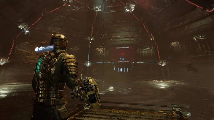 Isaac Clarke approaching the broken comms array in the Dead Space remake.