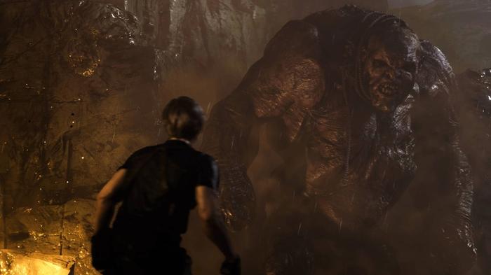Leon S. Kennedy facing off against El Gigante in Resident Evil 4 remake.