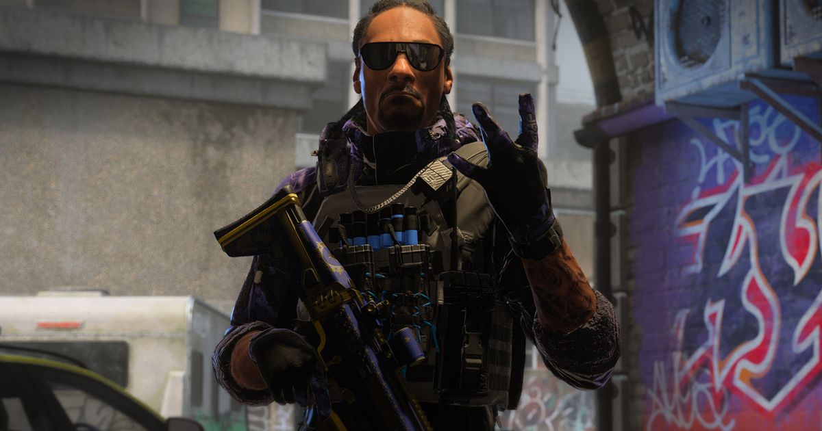 Warzone Snoop Dogg posing and holding gun