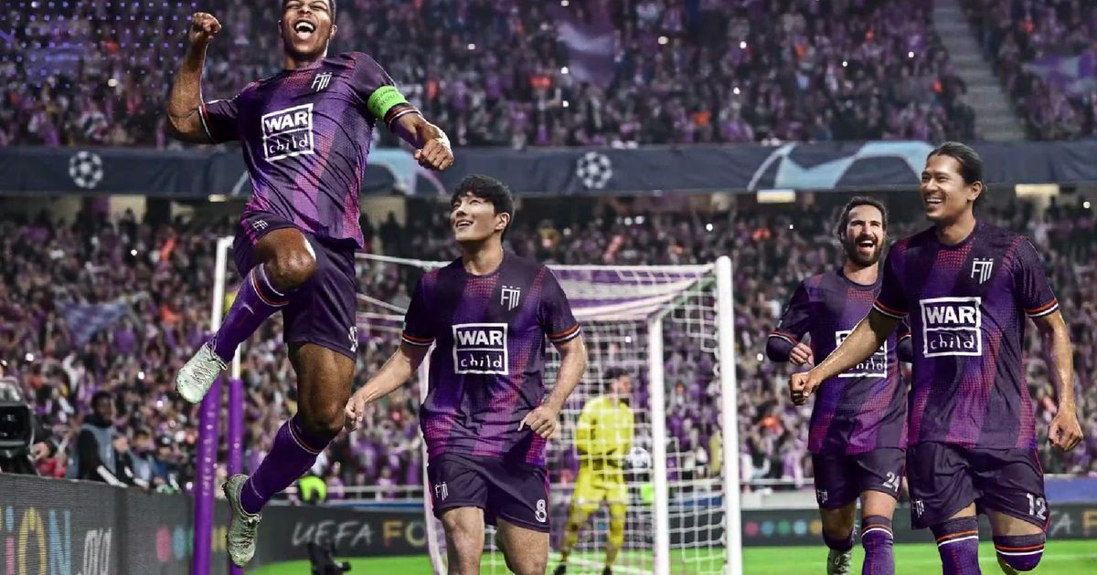 Football Manager 24: football players in purple jerseys celebrate scoring a goal