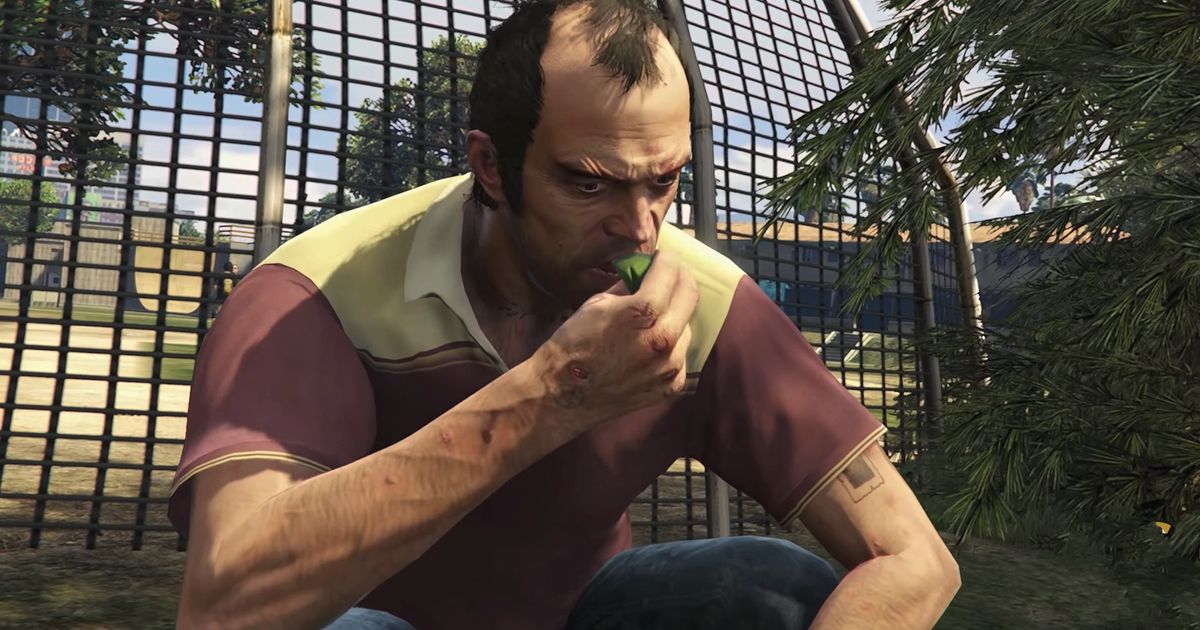 GTA Online - man crouched down next to a fence, eating a peyote plant