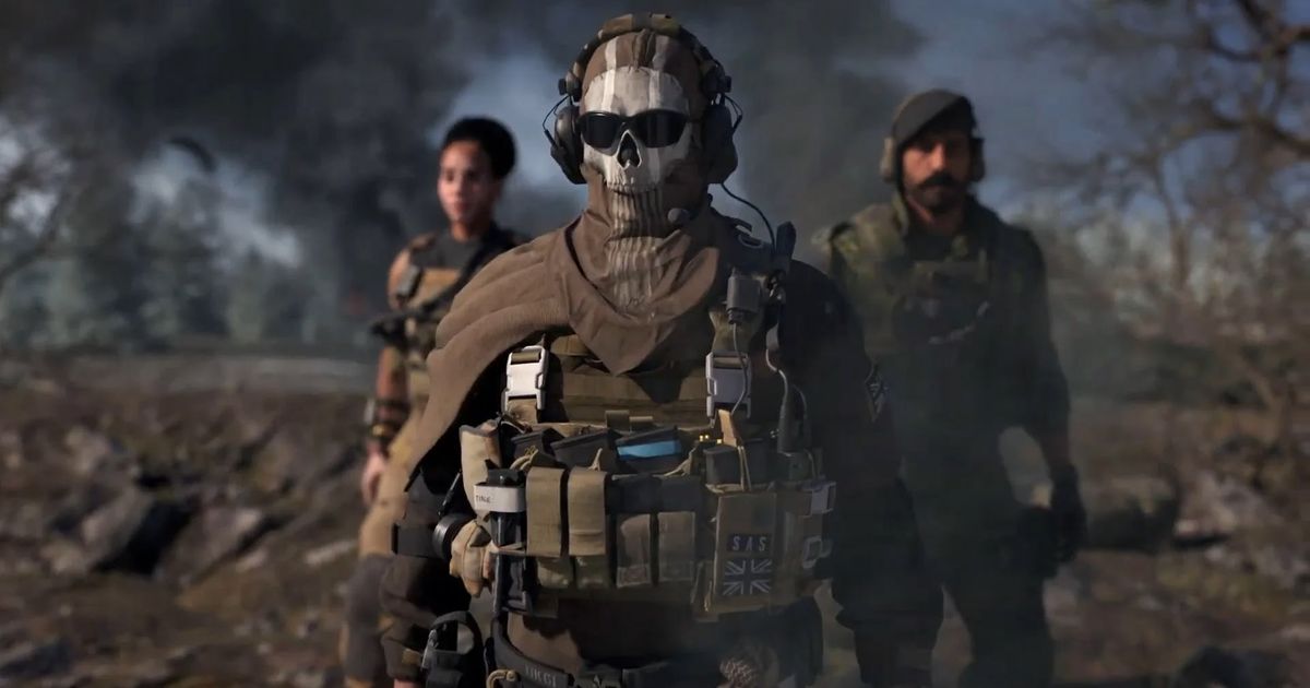 Screenshot of Warzone Ghost Operator with other characters in background