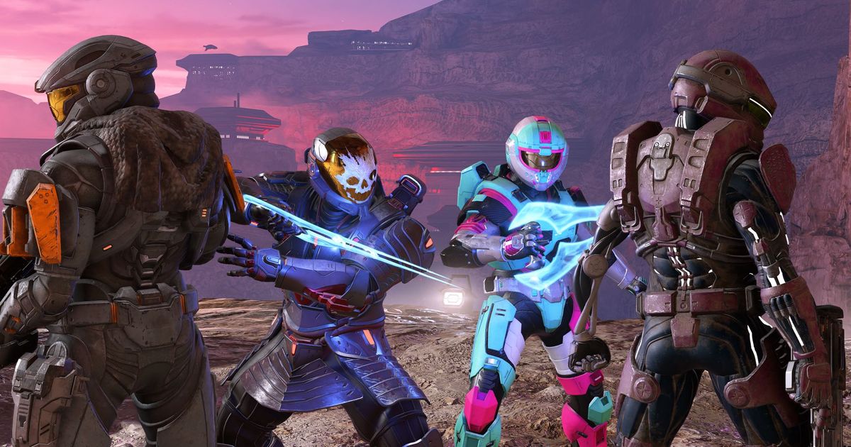 Four Halo Spartans posing, the two in the middle baring energy swords 