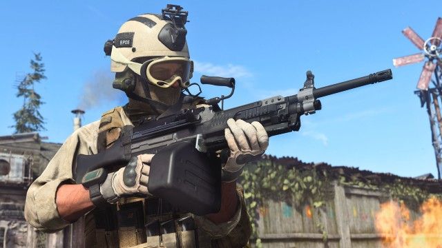 Image showing Modern Warfare 2 player holding LMG