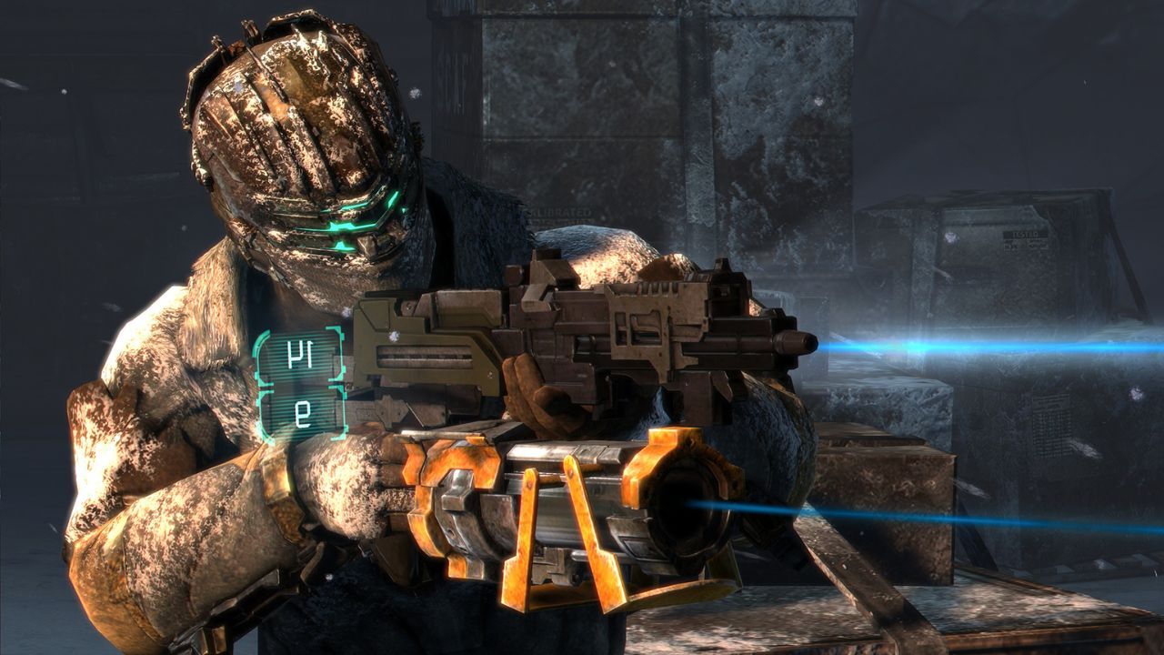Isaac aiming a weapon in Dead Space 3.