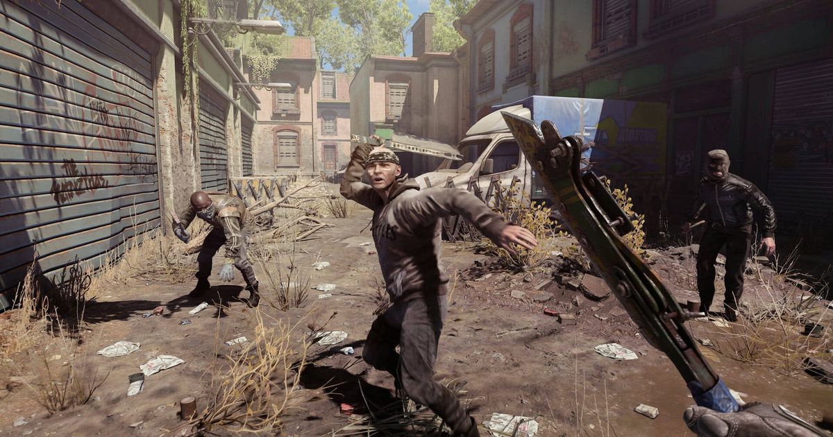 Dying Light 2. Aiden fighting with hostile human survivors in alleyway during the day.