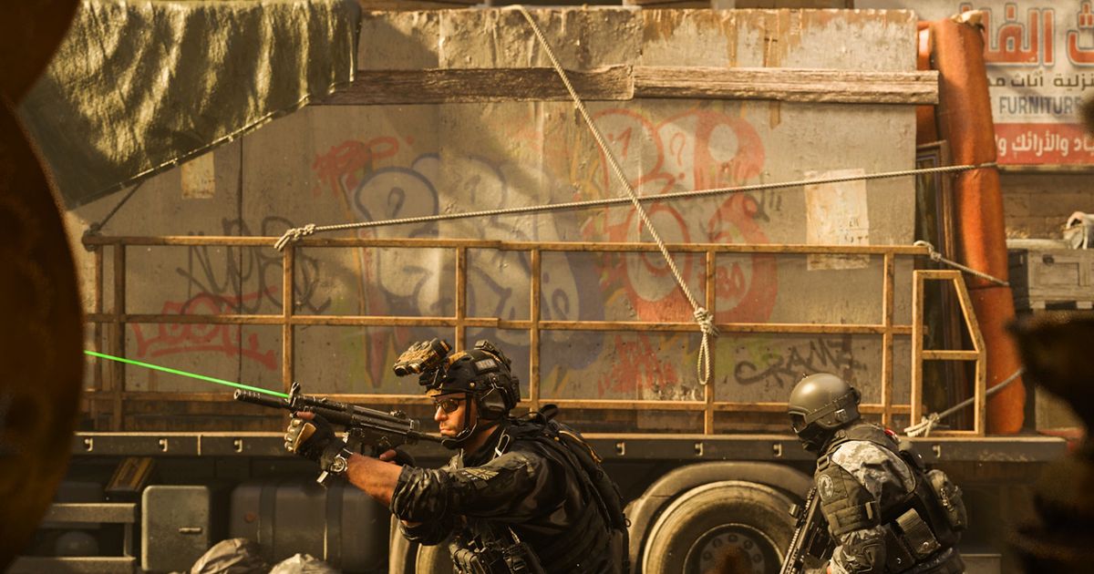 Screenshot of Warzone 2 player aiming with submachine gun
