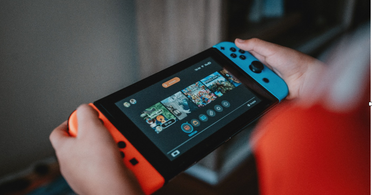 a player playing the nintendo switch