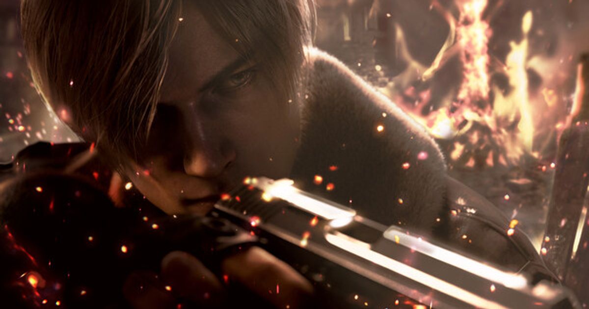 Leon holding a handgun in Resident Evil 4 remake.