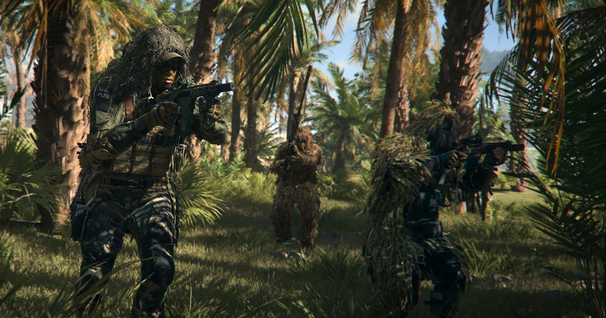 DMZ players wearing ghillie suit